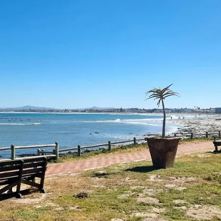 Sun Kiss Beach Cottage Cape Town Exterior photo