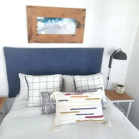 Sun Kiss Beach Cottage Cape Town Room photo