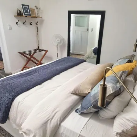 Sun Kiss Beach Cottage Cape Town Room photo