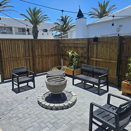 Sun Kiss Beach Cottage Cape Town Room photo