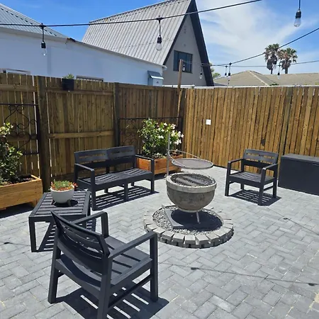 Sun Kiss Beach Cottage Cape Town Room photo